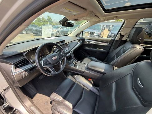 Used 2017 Cadillac XT5 Luxury image 8