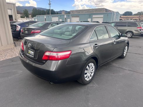 Used 2007 Toyota Camry LE FWD image 3