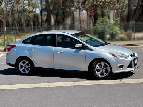 Used 2014 Ford Focus SE FWD image 18