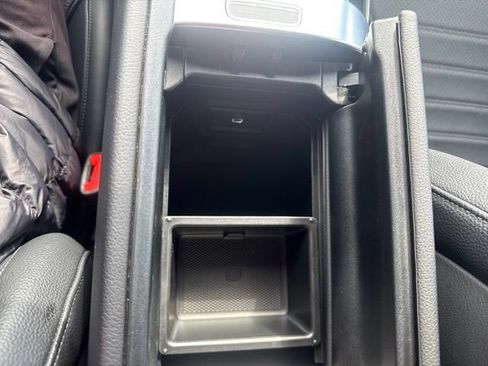 Used 2025 Mercedes-Benz GLC 300 image 29
