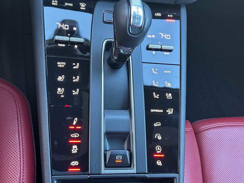 Certified 2025 Porsche Macan GTS image 22