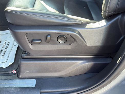 Used 2024 GMC Sierra 1500 SLT image 14