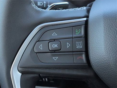 New 2025 Jeep Grand Cherokee Altitude image 24