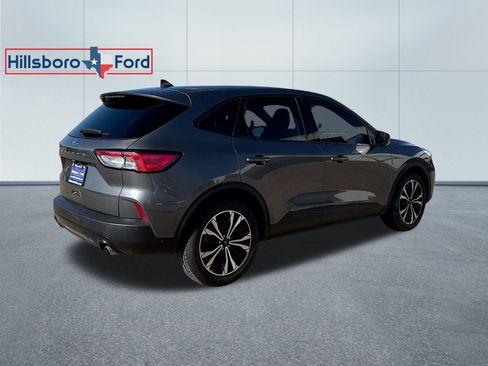 Used 2022 Ford Escape SE w/ SE Sport Appearance Package image 8