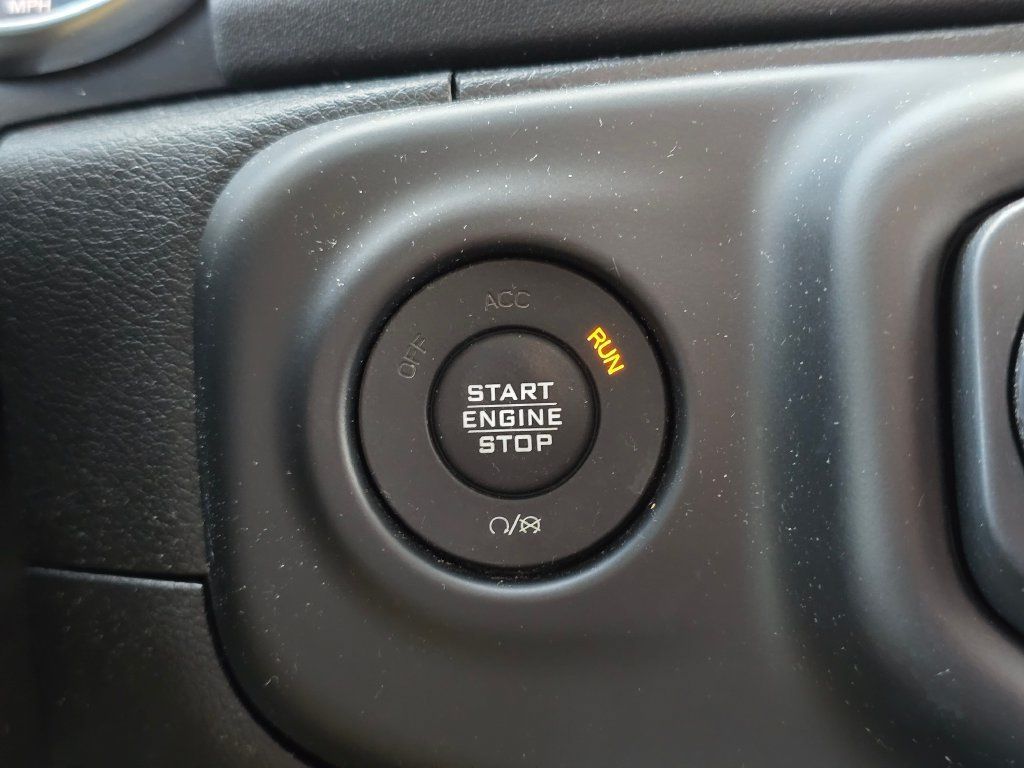 Used 2018 Jeep Wrangler Unlimited Sahara AWD/4WD image 27