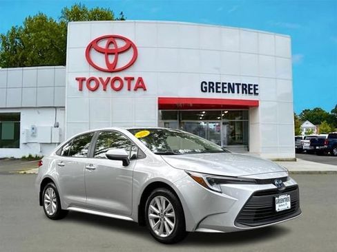 Used 2024 Toyota Corolla LE w/ LE Convenience Package FWD image 1