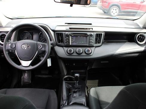 Used 2018 Toyota RAV4 LE w/ All Weather Liner Package FWD image 31