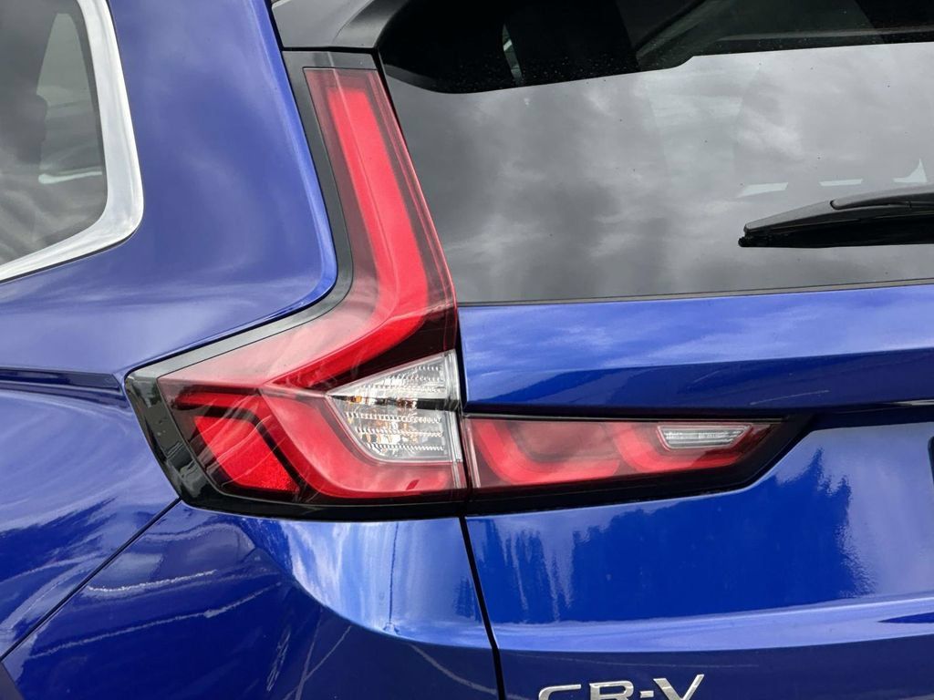 Used 2025 Honda CR-V LX image 8