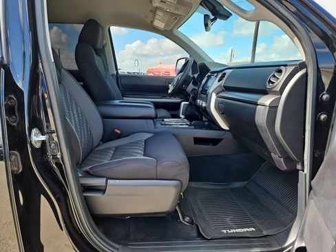 Used 2021 Toyota Tundra SR5 w/ SR5 Upgrade Package AWD/4WD image 27