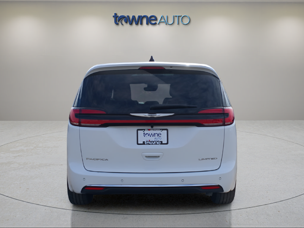 Used 2026 Chrysler Pacifica Limited FWD image 5