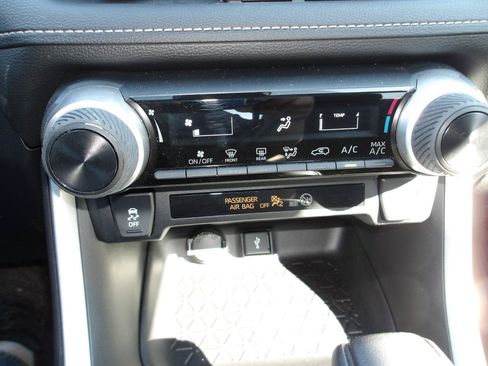 Used 2020 Toyota RAV4 LE w/ All Weather Liner Package AWD/4WD image 21