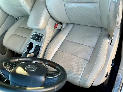 Used 2019 Jeep Grand Cherokee Limited w/ Luxury Group II image 41