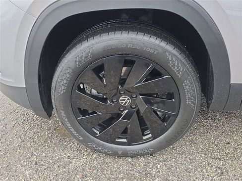 New 2026 Volkswagen Atlas Cross Sport SE image 9