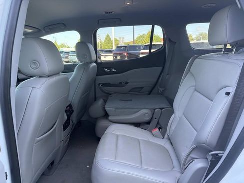 Used 2021 GMC Acadia SLT w/ Preferred Package FWD image 17