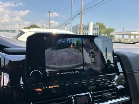 Certified 2023 Nissan Pathfinder SL w/ Black Appearance Package AWD/4WD image 17