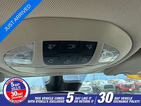 Certified 2024 Chrysler Pacifica Touring-L FWD image 19