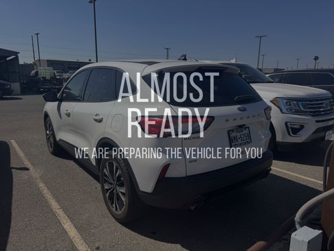 Used 2022 Ford Escape SE w/ SE Sport Appearance Package image 3