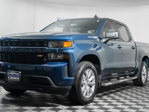 Used 2019 Chevrolet Silverado 1500 Custom w/ Custom Value Package image 3