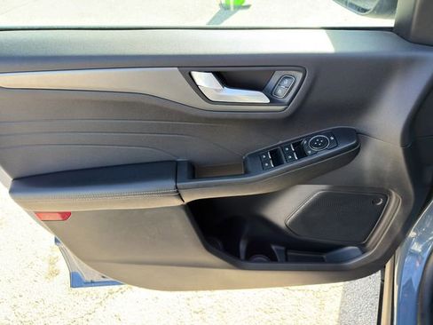 Used 2025 Ford Escape SE image 18