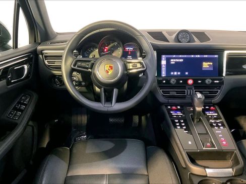 Used 2025 Porsche Macan image 13