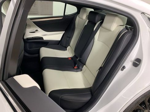 Used 2023 Lexus ES 350 F Sport w/ Accessory Package (Z2) image 32