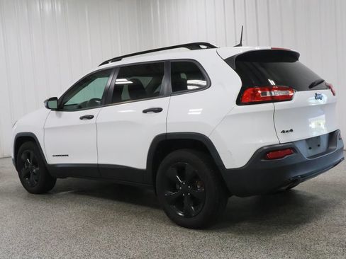 Used 2017 Jeep Cherokee Sport AWD/4WD image 5