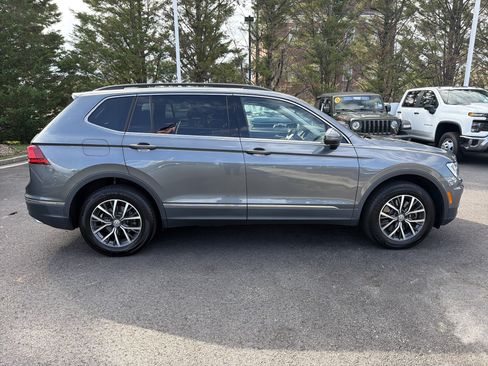 Used 2020 Volkswagen Tiguan SE w/ Panoramic Sunroof Package FWD image 10