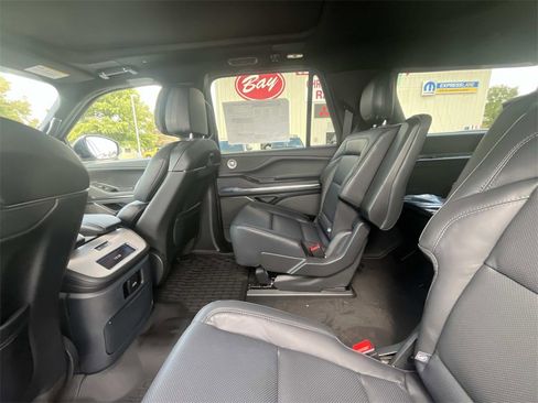 New 2025 Lincoln Navigator L Reserve w/ Jet Appearance Package image 13