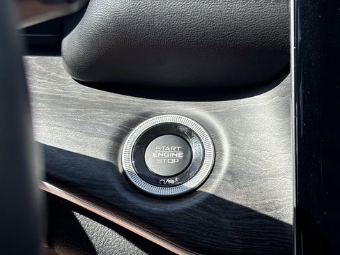 Used 2021 Jeep Grand Cherokee L Limited w/ Luxury Tech Group II image 22