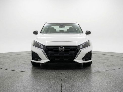 Used 2025 Nissan Altima 2.5 SV image 2