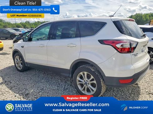 Used 2017 Ford Escape SE w/ SE Cold Weather Package AWD/4WD image 3