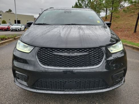 Used 2025 Chrysler Pacifica Limited image 23