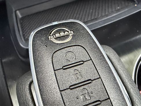 Used 2025 Nissan Rogue SV FWD image 27