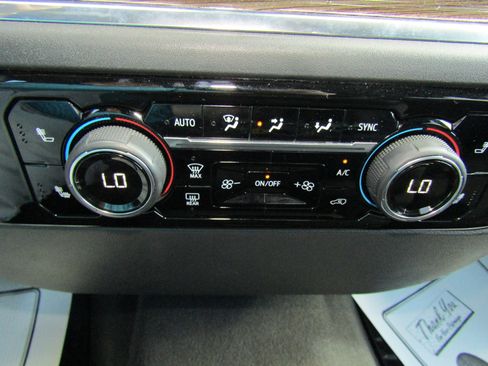 Used 2023 Chevrolet Silverado 1500 LT image 30