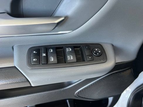 Used 2022 RAM 1500 Big Horn AWD/4WD image 9