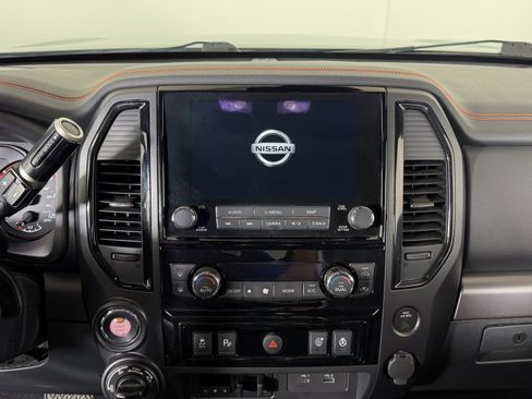 Used 2021 Nissan Titan PRO-4X w/ Pro-4x Convenience Package image 11