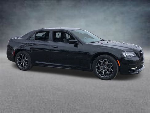 Used 2018 Chrysler 300 S w/ S Model Appearance Package image 10