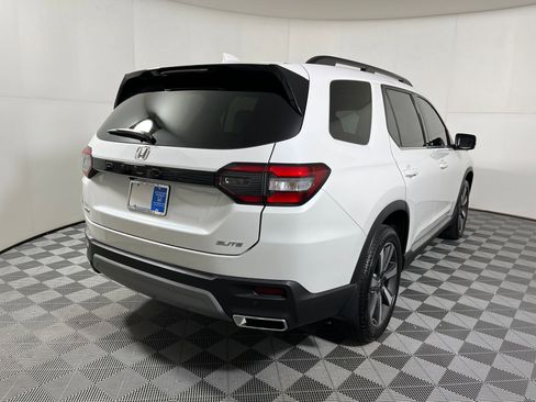 Certified 2025 Honda Pilot Elite image 7