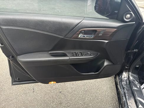 Used 2017 Honda Accord EX-L image 18