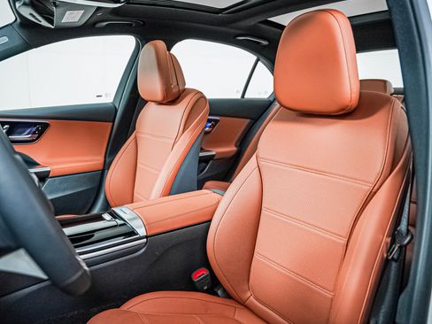 Certified 2026 Mercedes-Benz C 300 4MATIC Sedan image 8