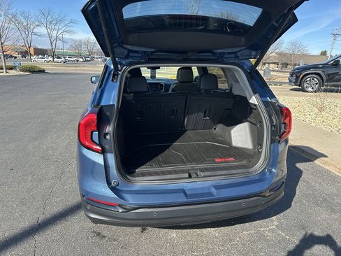 Used 2024 GMC Terrain SLT w/ Elevation Edition image 19