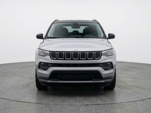 Used 2025 Jeep Compass Limited image 2