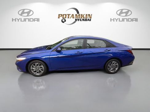 Used 2024 Hyundai Elantra SEL FWD image 8