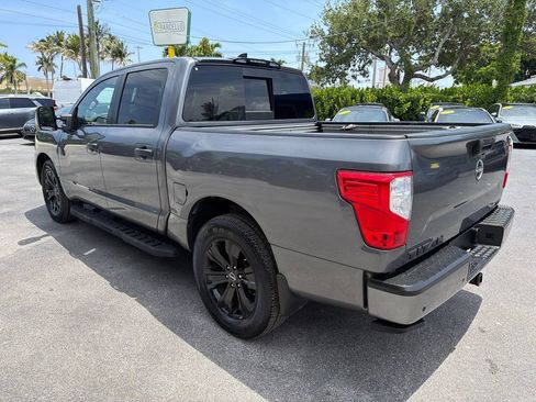 Used 2023 Nissan Titan SV w/ SV Convenience Package RWD image 3