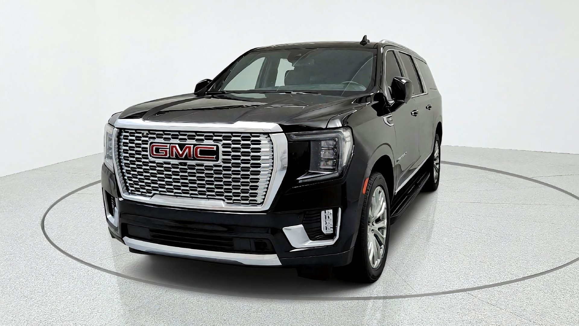 Used 2024 GMC Yukon XL Denali AWD/4WD image 8