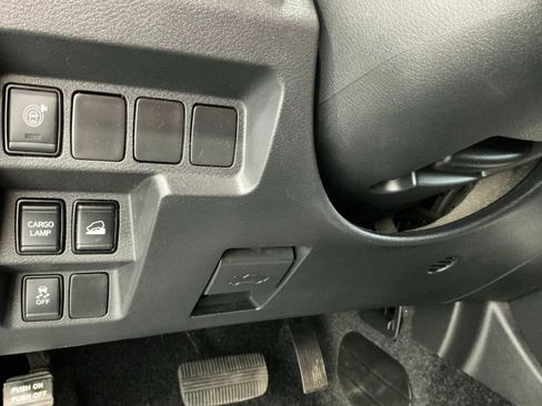 Used 2023 Nissan Frontier SV w/ Technology Package image 36