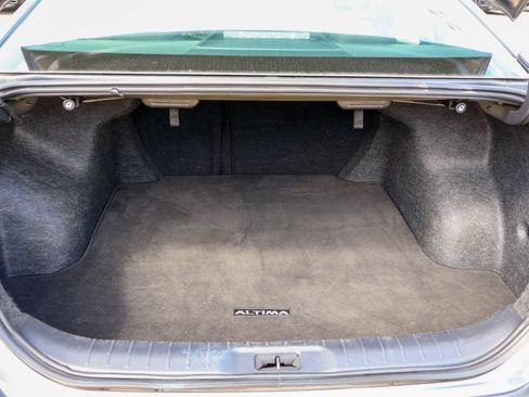 Used 2025 Nissan Altima 2.5 SV FWD image 24