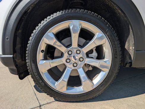 Used 2020 Ford Explorer Platinum w/ Premium Technology Package AWD/4WD image 12