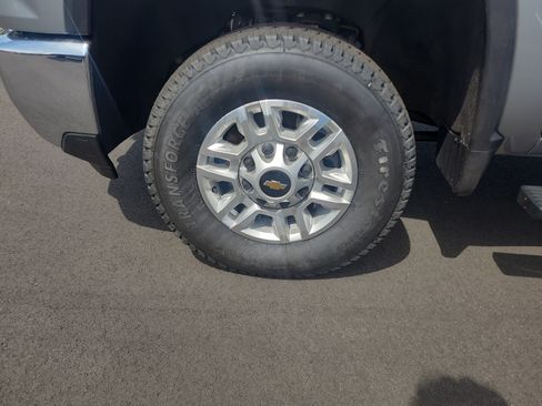Used 2025 Chevrolet Silverado 2500 LT w/ Safety Package AWD/4WD image 9