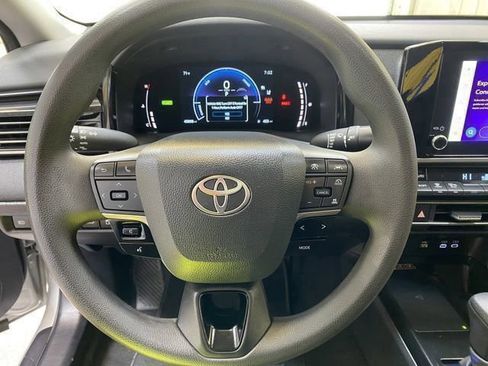 Used 2025 Toyota Camry LE FWD image 31